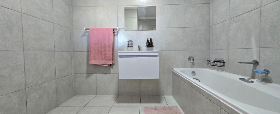 4 Bedroom Property for Sale in Kleinbaai Western Cape